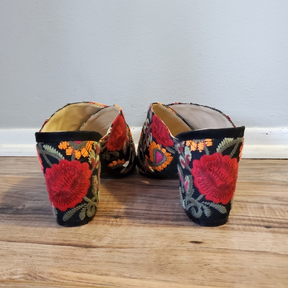 Floral paisley embroidered slip on mules - Picture 8 of 9